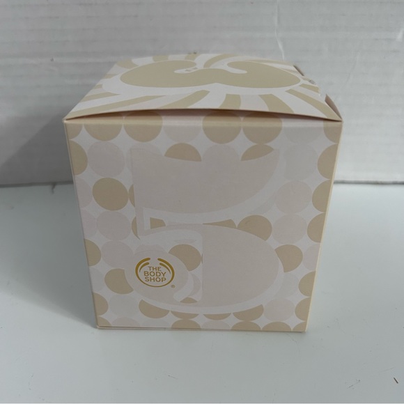 The Body Shop Almond Milk & Honey Treats Cube 3-pc Giftset - Picture 12 of 13